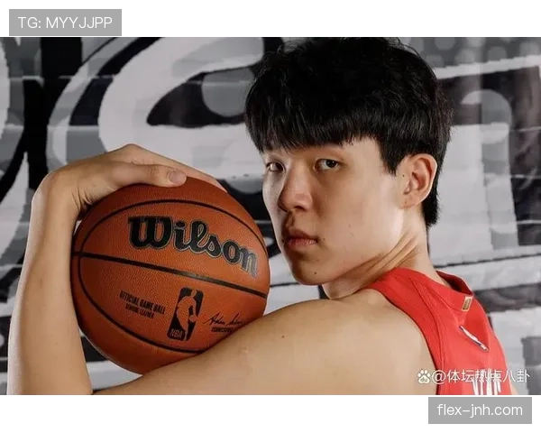 杨瀚森训练完直接啃鸡胸肉，这自律程度真的服了